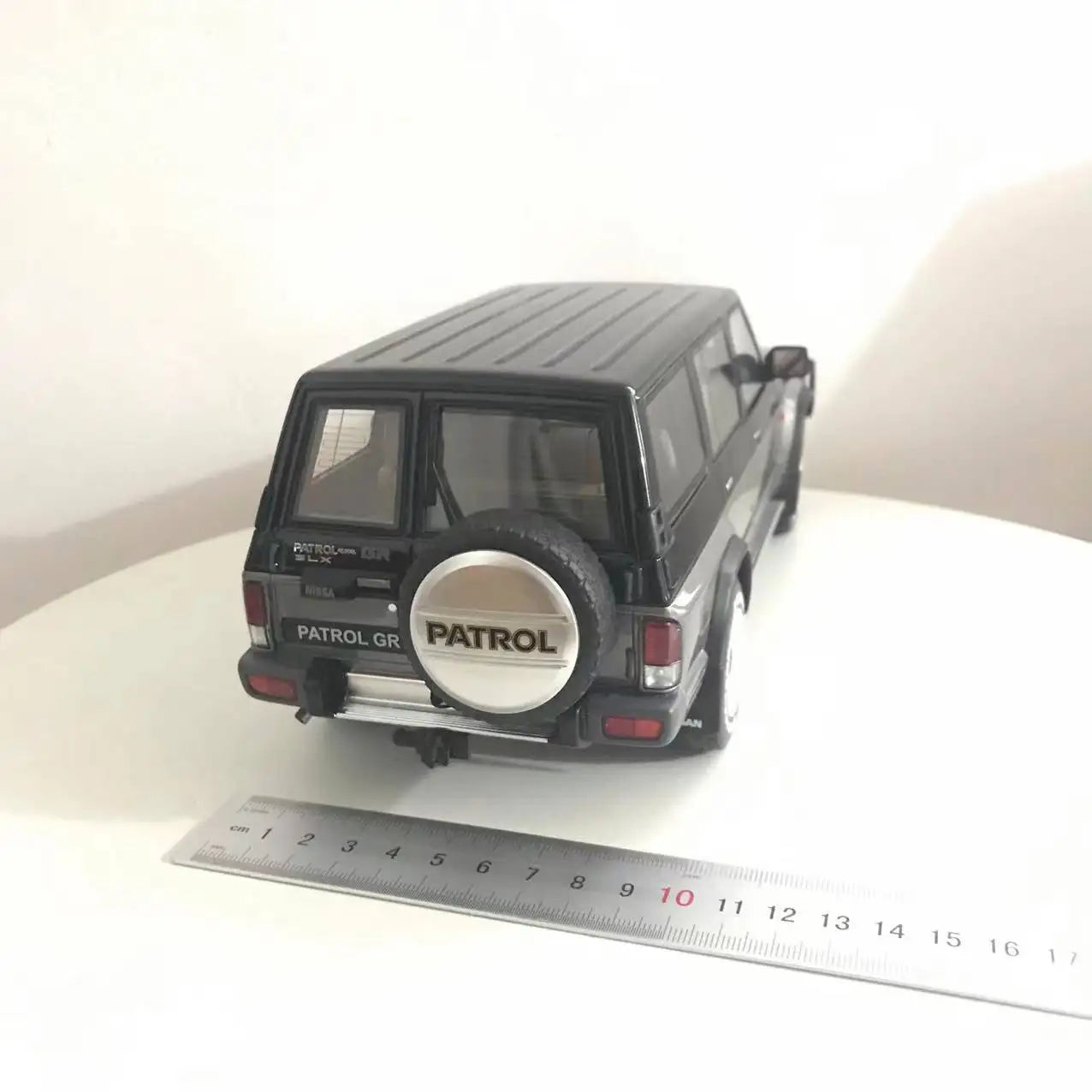 1:18 Nissan Patrol Y60