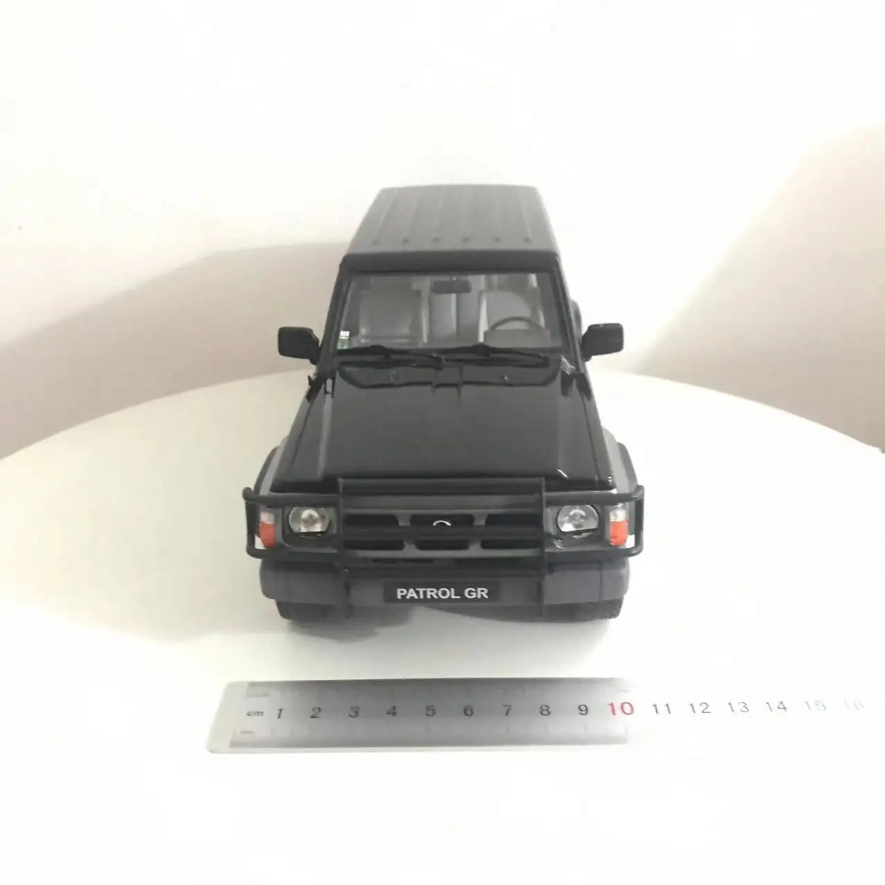 1:18 Nissan Patrol Y60